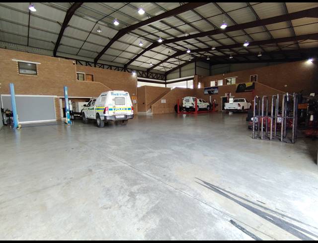1,078M² WAREHOUSE TO LET IN AIRPORT PARK